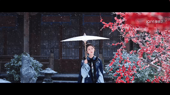雪下撑伞2.gif